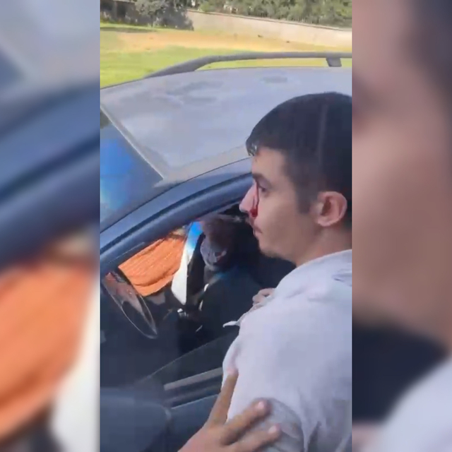 Otobüs şoförü, trafikte tartıştığı otomobil sürücüsünü darbetti