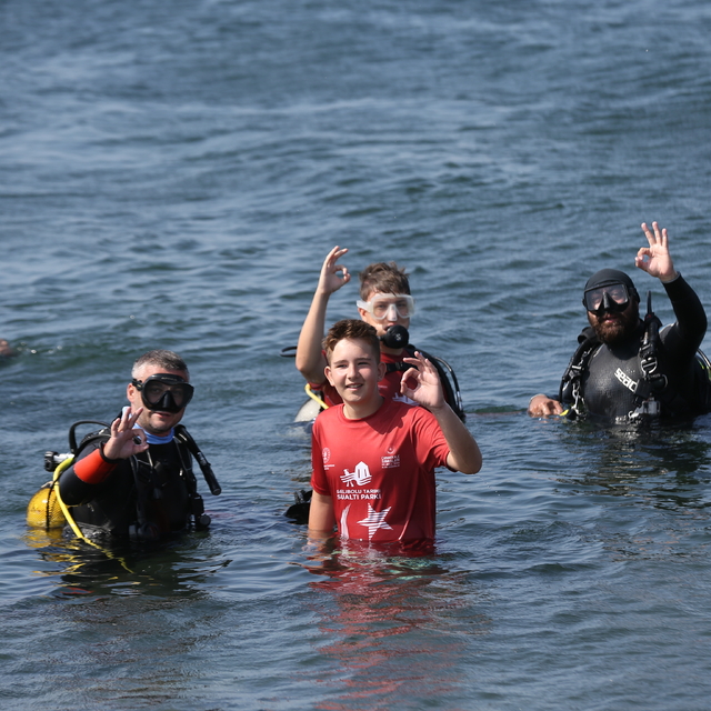 Çanakkale Boğazı'nda çocuklar anı dalışı yaptı