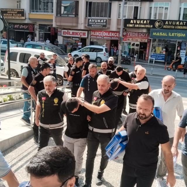 Çorum'da 10 milyonluk 'change' araç operasyonu: 8 gözaltı