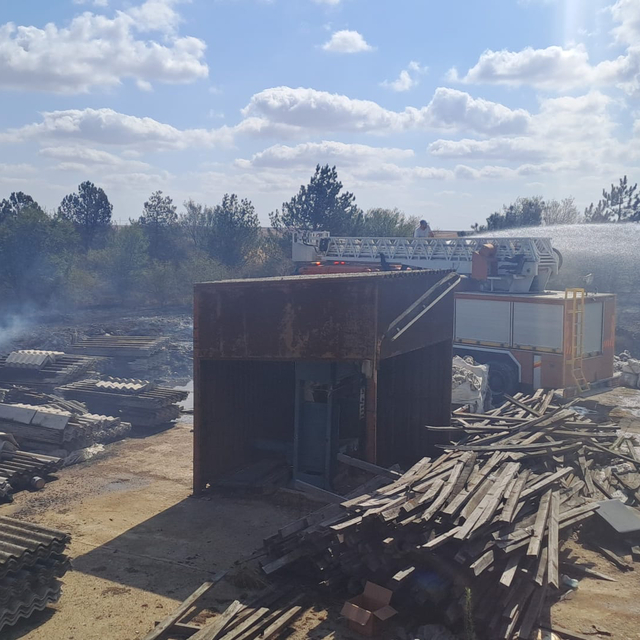 Lüleburgaz'da fabrika bahçesinde çıkan yangın söndürüldü