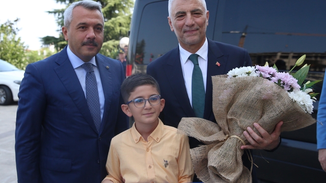 Ticaret Bakanı Bolat, Rize'de ziyaretlerde bulundu