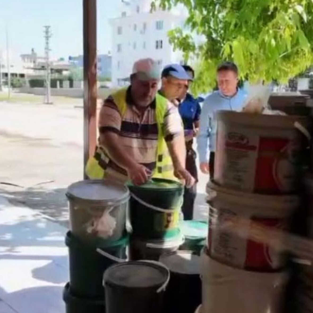 Hatay'da 800 kilo bozuk turşu imha edildi