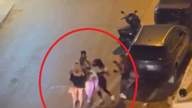 Kadınları sokak ortasında kavgası kamerada