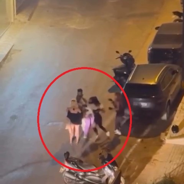 Kadınları sokak ortasında kavgası kamerada