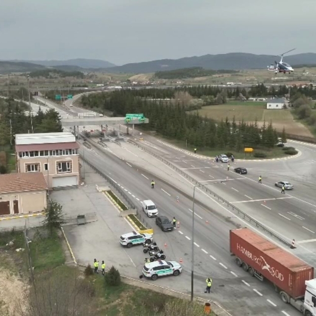 Bolu'da cayrokopterle yapılan trafik denetimlerinde 120 bin 847 lira ceza u...