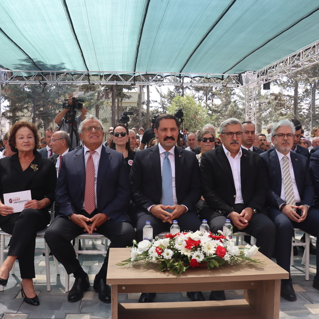 Hatay'da eski başbakanlardan Mesut Yılmaz anısına yaptırılan okul açıldı