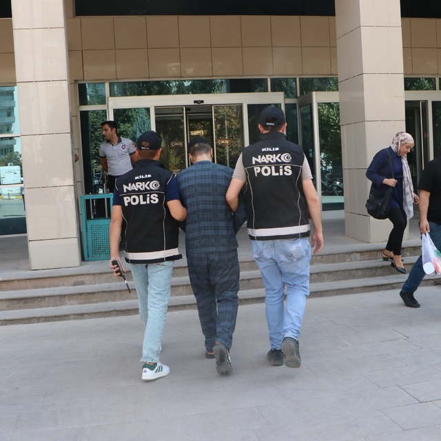 Kilis'te otomobilde 215 bin 312 sentetik hap ele geçirildi