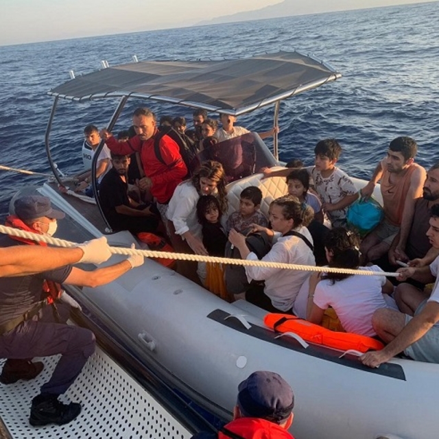 Muğla açıklarında 35 düzensiz göçmen kurtarıldı
