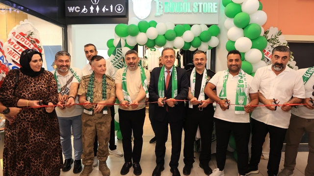 Bingöl Valisi Usta, 12 Bingölspor'un butik mağazasının açılışını yaptı