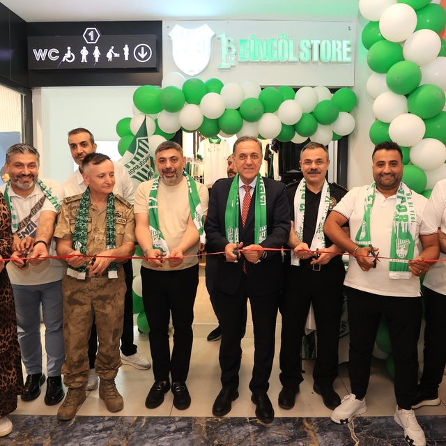 Bingöl Valisi Usta, 12 Bingölspor'un butik mağazasının açılışını yaptı