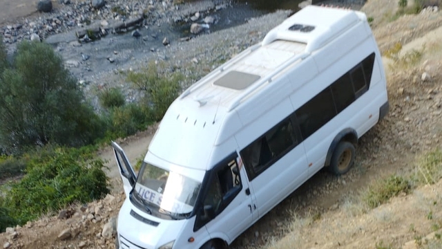 Bingöl'de şarampole devrilen minibüsteki 7 kişi yaralandı