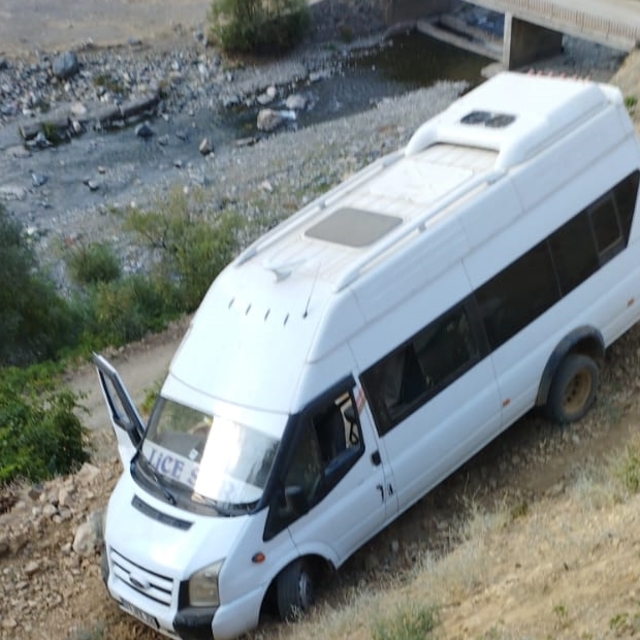 Bingöl'de şarampole devrilen minibüsteki 7 kişi yaralandı
