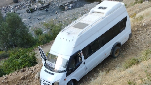 Bingöl'de minibüs şarampole devrildi: 7 yaralı