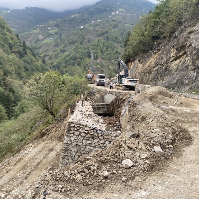 Giresun İl Özel İdaresinin yol çalışmaları sürüyor
