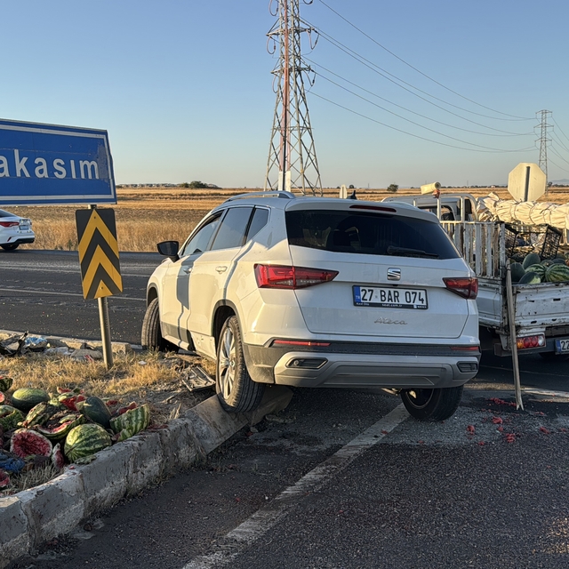 Edirne'de SUV tipi araçla kamyonetin çarpıştığı kazada 2 kişi yaralandı