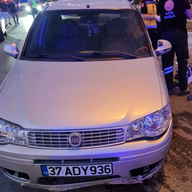Kastamonu'da refüje çarpan otomobilin sürücüsü öldü
