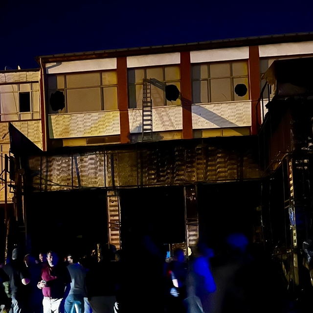 Kırşehir'deki yangında hırdavat dükkanı kullanılamaz hale geldi