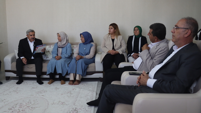 AK Parti Genel Başkan Yardımcısı Yayman, Hatay'da şehit ailesini ziyaret etti