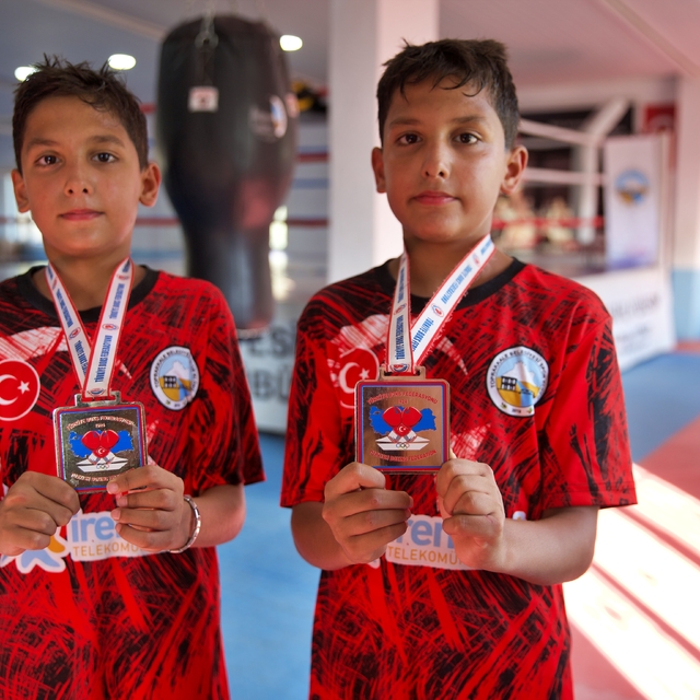 Yaramazlıklarıyla boksa yönlendirilen ikizler milli forma hedefliyor