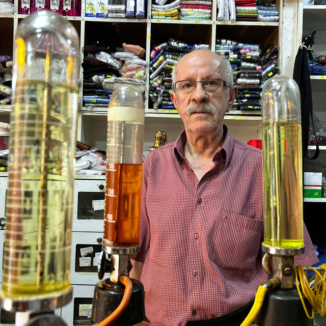 50 yıllık kolonyacı, 15 metrekarelik dükkanında mesleğini yaşatıyor