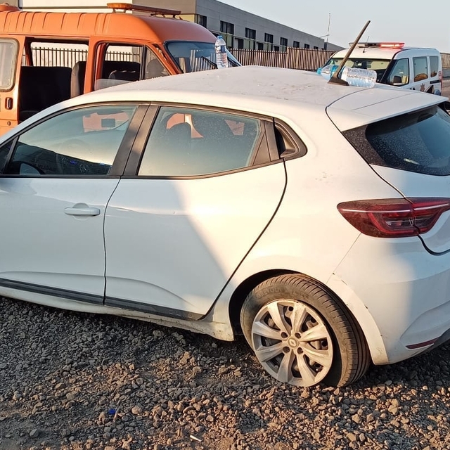 Samsun'da minibüs ile otomobilin çarpışması sonucu 3 kişi yaralandı