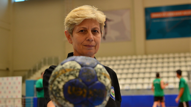 Erkek hentbol takımını şampiyon yapan ilk kadın başantrenör, Türk spor tarihine geçti