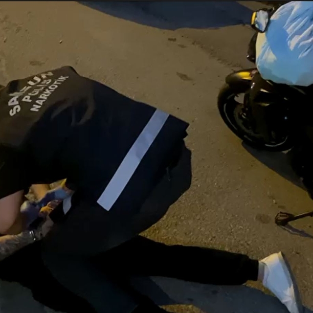 Çarşafa sarılı hap ile başlayan operasyonda 68 bin sentetik hap ele geçiril...