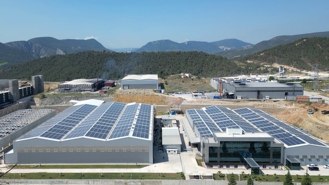 Vefat eden iş insanının "katlanabilir konteyner" hayalini kızları gerçekleştirdi