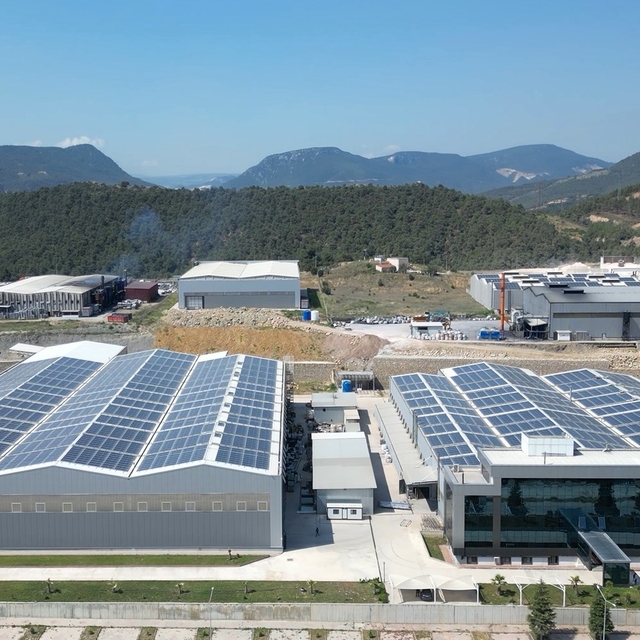 Vefat eden iş insanının "katlanabilir konteyner" hayalini kızları gerçekleş...