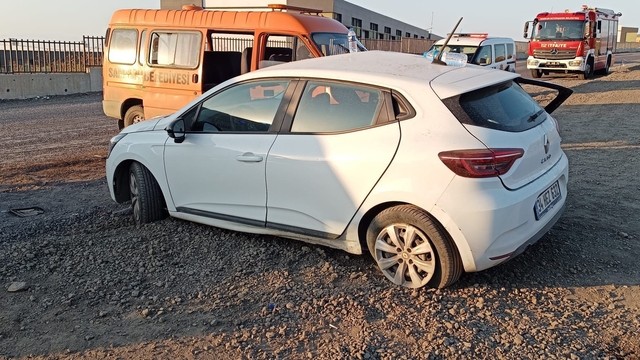 Minibüs ile otomobil çarpıştı; 3 yaralı