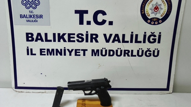 Edremit'te ruhsatsız silah ele geçirildi, 1 şüpheli yakalandı