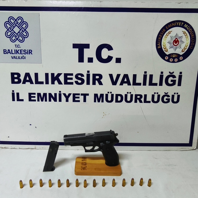 Edremit'te ruhsatsız silah ele geçirildi, 1 şüpheli yakalandı