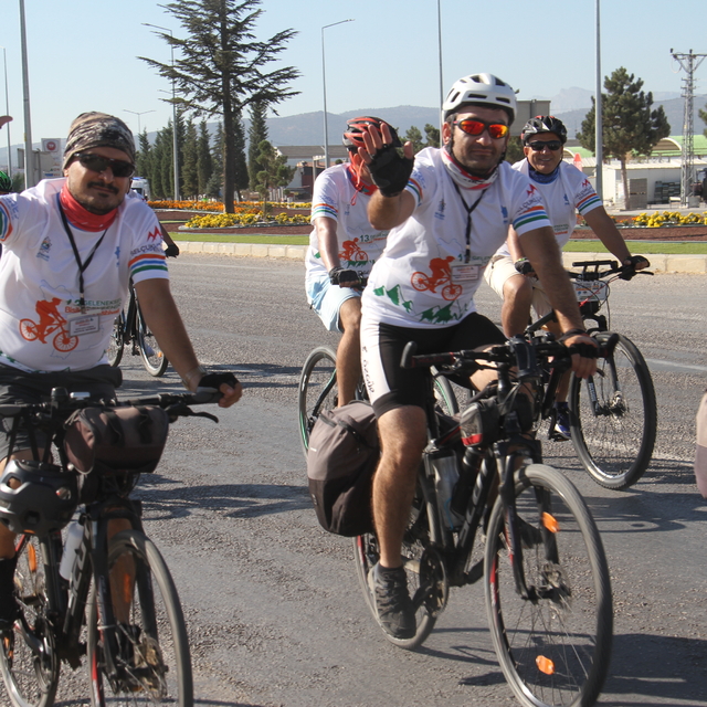 Beyşehir Gölü kenarında düzenlenen bisiklet festivali başladı