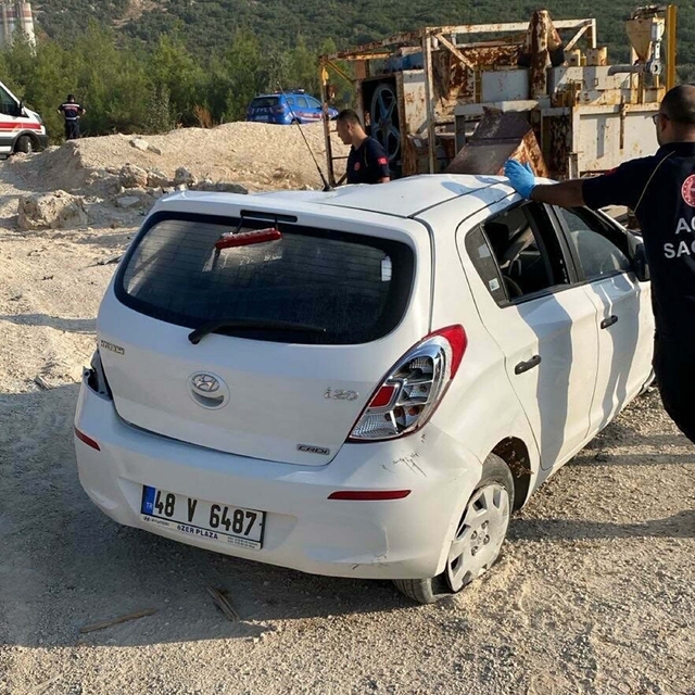 Şarampole devrilen otomobilin sürücüsü öldü