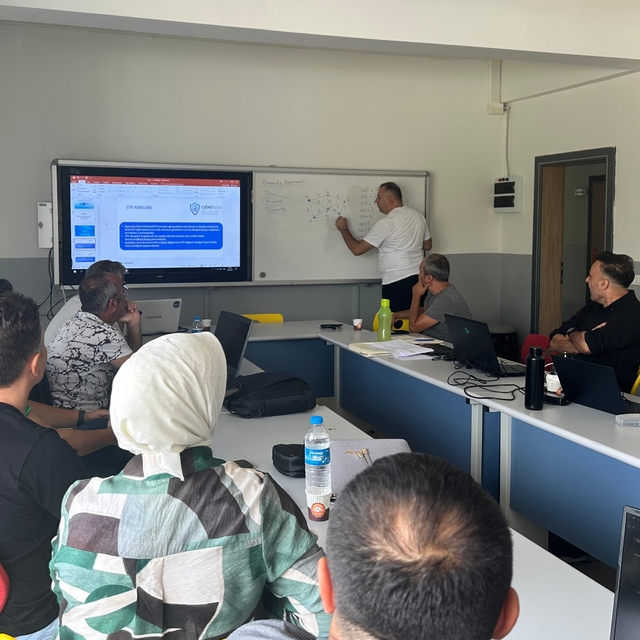 Samsun'da bilişim teknolojileri öğretmenlerine siber güvenlik eğitimi veril...