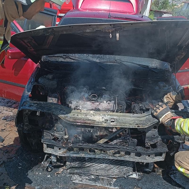 Hatay'da otomobilde çıkan yangın söndürüldü