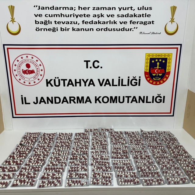 Kütahya'da uyuşturucu operasyonunda yakalanan 2 zanlı tutuklandı