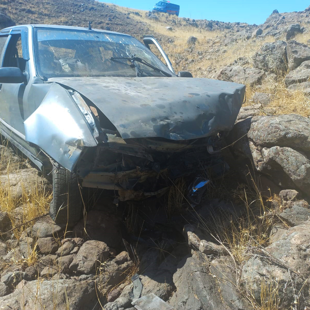 Şanlıurfa'da şarampole devrilen otomobildeki 4 kişi yaralandı