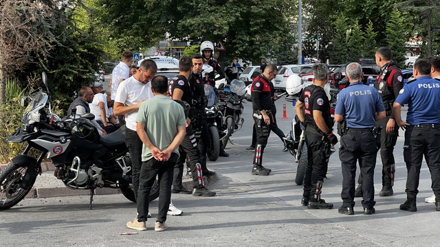 Devrilen motosikletteki 2 Yunus polisi yaralandı