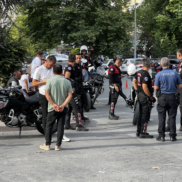 Devrilen motosikletteki 2 Yunus polisi yaralandı