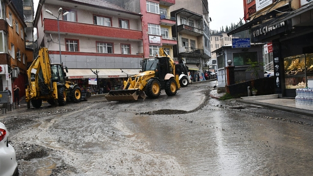 Zonguldak'ta sağanak; sürücüler zor anlar yaşadı