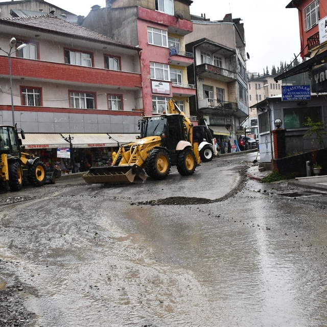 Zonguldak'ta sağanak; sürücüler zor anlar yaşadı