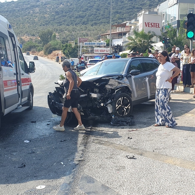 Antalya'da iki otomobilin çarpıştığı kazada 1 kişi yaralandı