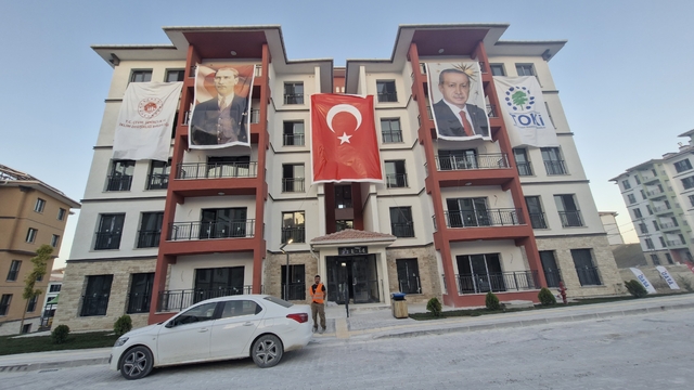 Hatay'da 16 bin 993 deprem konutu ile 1355 iş yerinin daha hak sahibi belirlendi