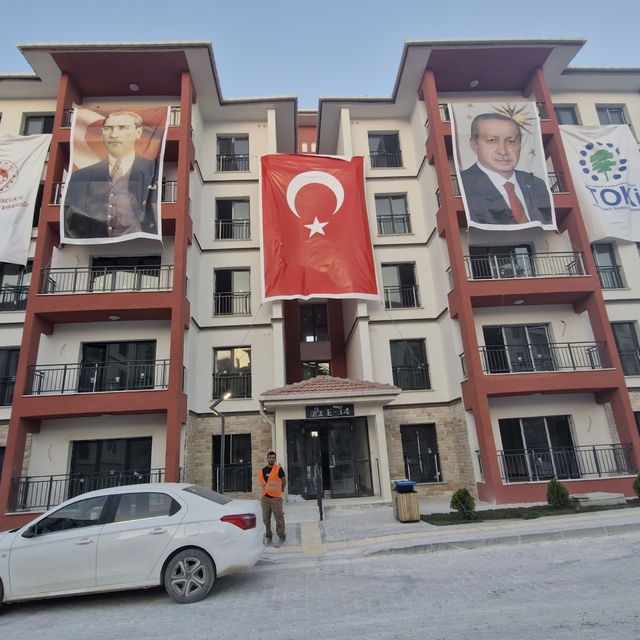 Hatay'da 16 bin 993 deprem konutu ile 1355 iş yerinin daha hak sahibi belir...