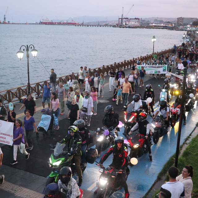 Tekirdağ'da sağlıklı yaşama dikkati çekmek için bando eşliğinde yürüyüş yap...