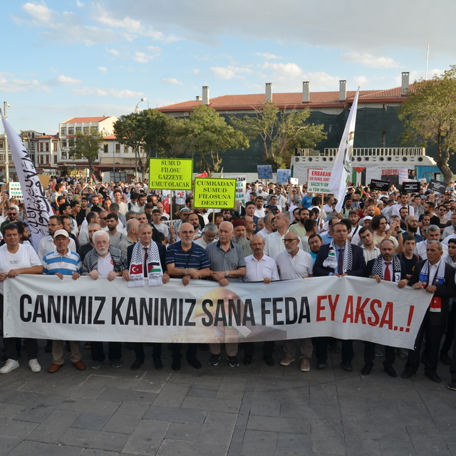 Konya ve Aksaray'da Küresel Sumud Filosu'na destek yürüyüşü yapıldı