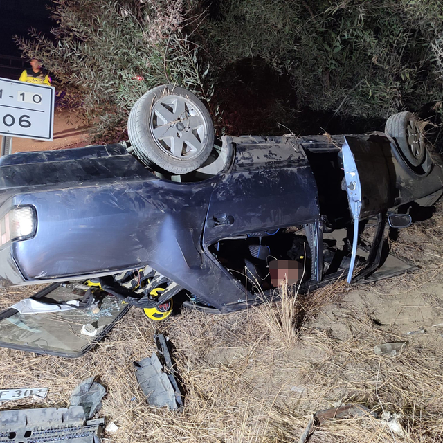 Mersin'de devrilen otomobildeki 1 kişi öldü, 3 kişi yaralandı