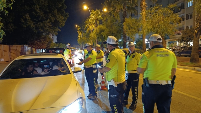Adana'da trafik denetimi; 38 sürücüye toplam 255 bin TL ceza