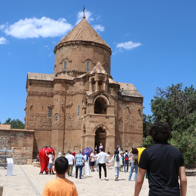 Tarihi Akdamar Kilisesi'nde 13'üncü ayin